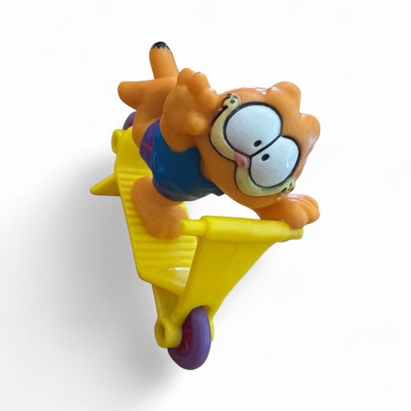 McDonald's Garfield Toy Vehicle Set - Red, Pink, Yellow, Blue - Picture 5 of 5